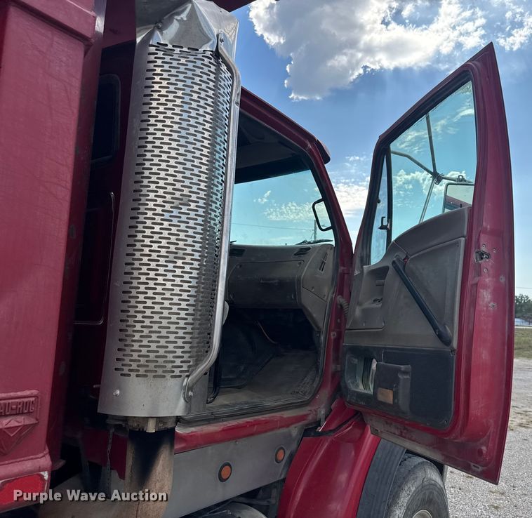 image for item EV1845 2006 Sterling L9500 dump truck