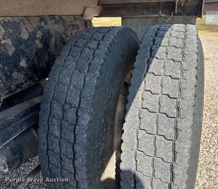 image for item EV1845 2006 Sterling L9500 dump truck