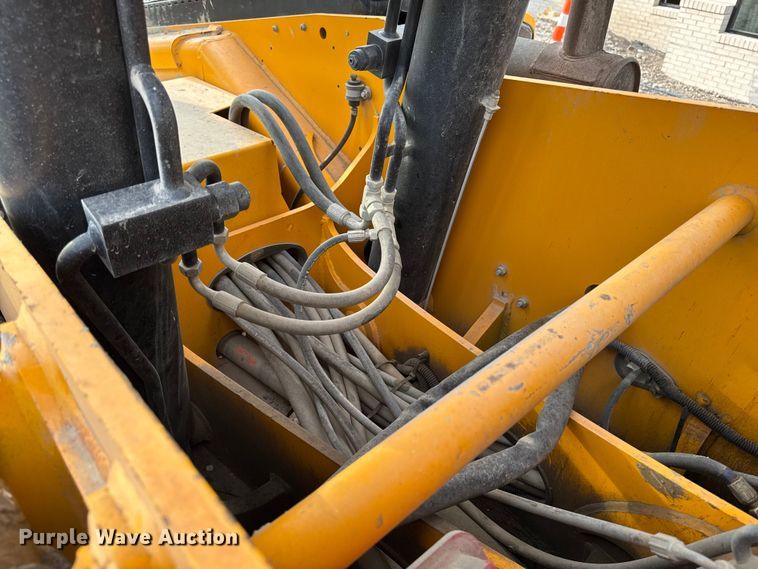 image for item EV4001 2019 JCB 510-56 telehandler