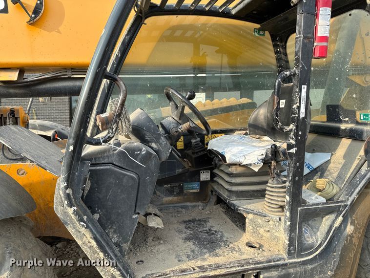 image for item EV4001 2019 JCB 510-56 telehandler