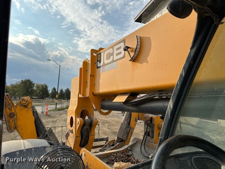 image for item EV4001 2019 JCB 510-56 telehandler