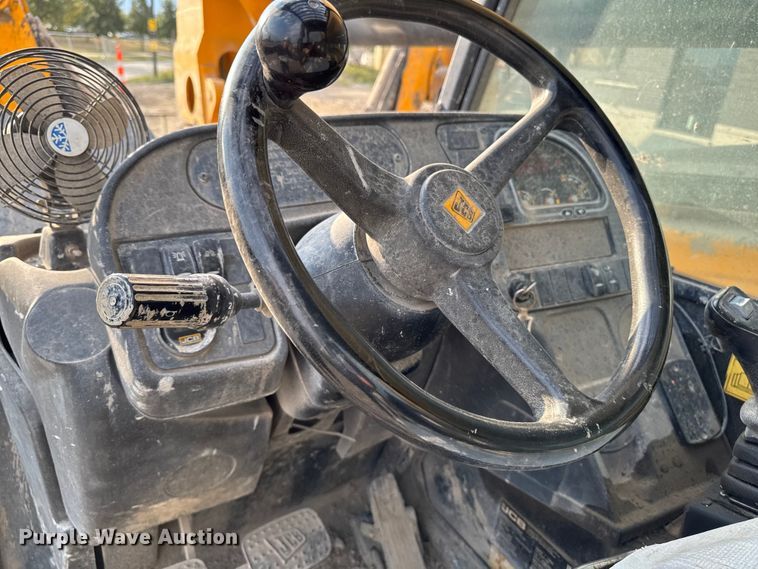 image for item EV4001 2019 JCB 510-56 telehandler
