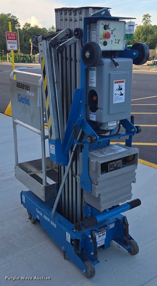 image for item FB9471 2020 Genie AWP-30S vertical lift