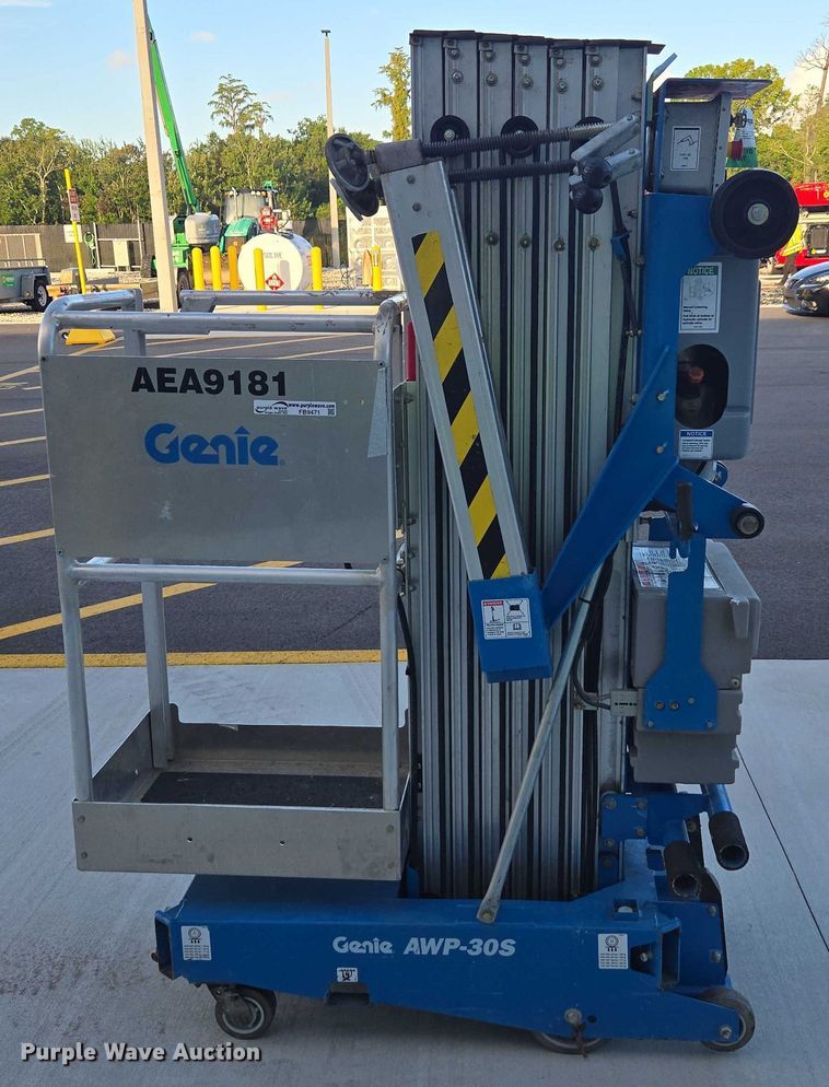 image for item FB9471 2020 Genie AWP-30S vertical lift