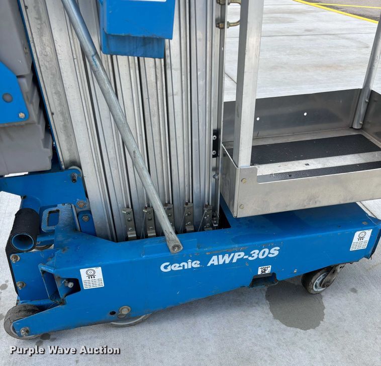 image for item FB9471 2020 Genie AWP-30S vertical lift