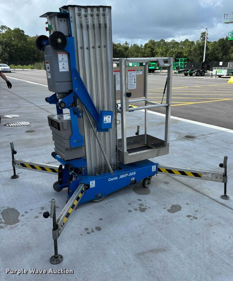 image for item FB9471 2020 Genie AWP-30S vertical lift