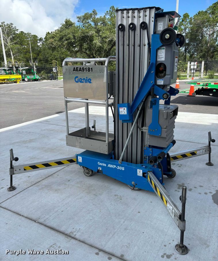 image for item FB9471 2020 Genie AWP-30S vertical lift