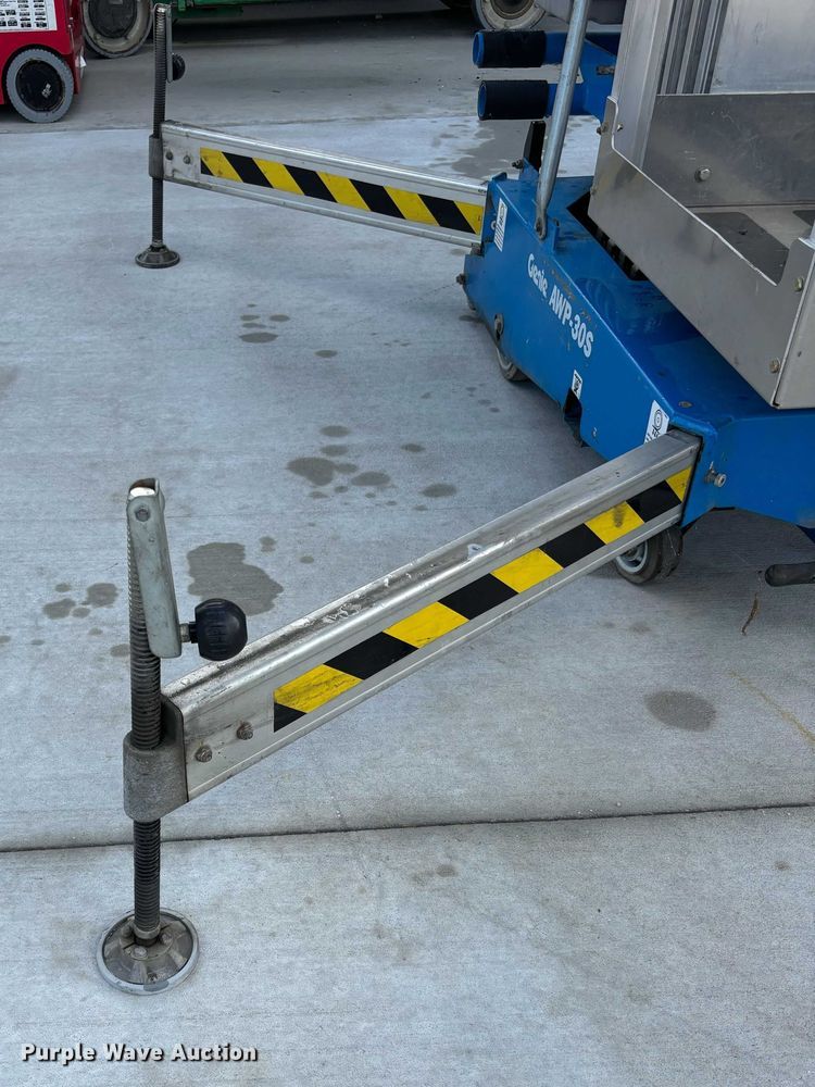 image for item FB9471 2020 Genie AWP-30S vertical lift