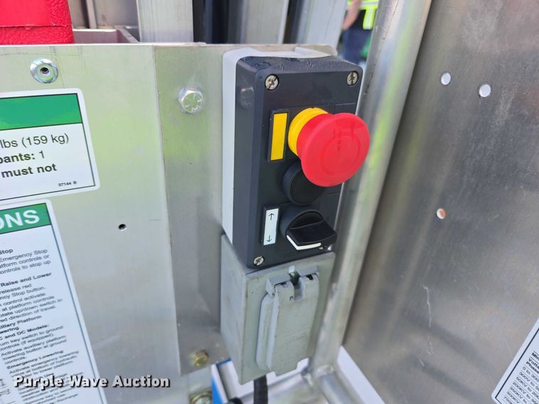 image for item FB9471 2020 Genie AWP-30S vertical lift