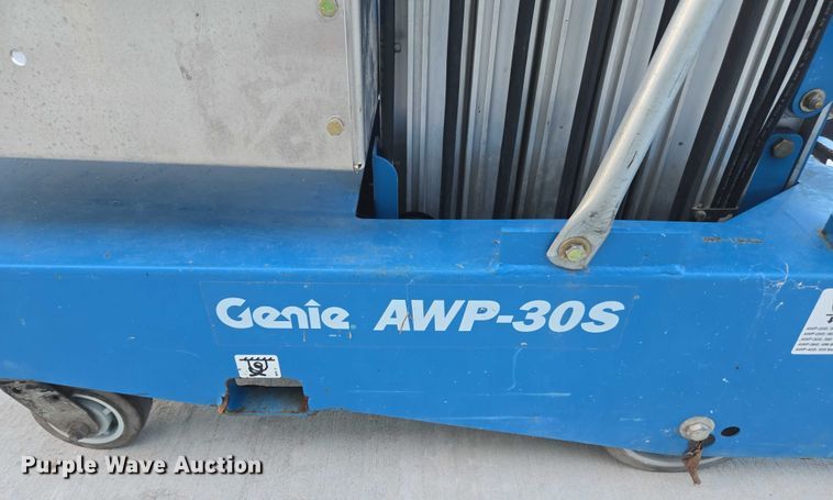 image for item FB9471 2020 Genie AWP-30S vertical lift