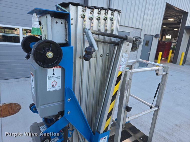 image for item FB9471 2020 Genie AWP-30S vertical lift