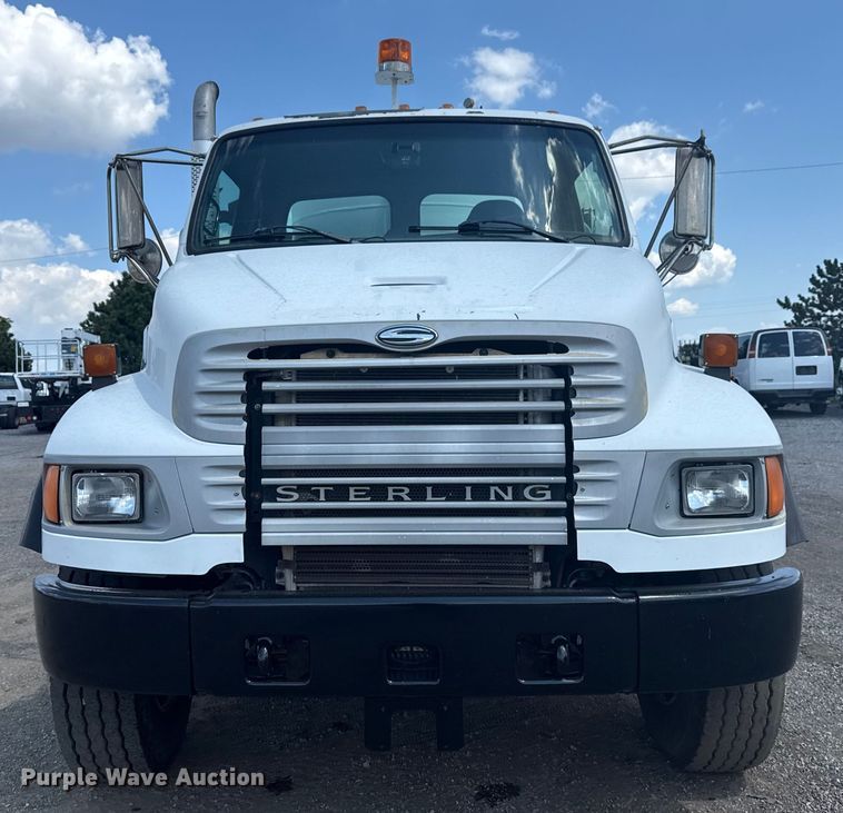 image for item NU9550 2007 Sterling Acterra lube truck