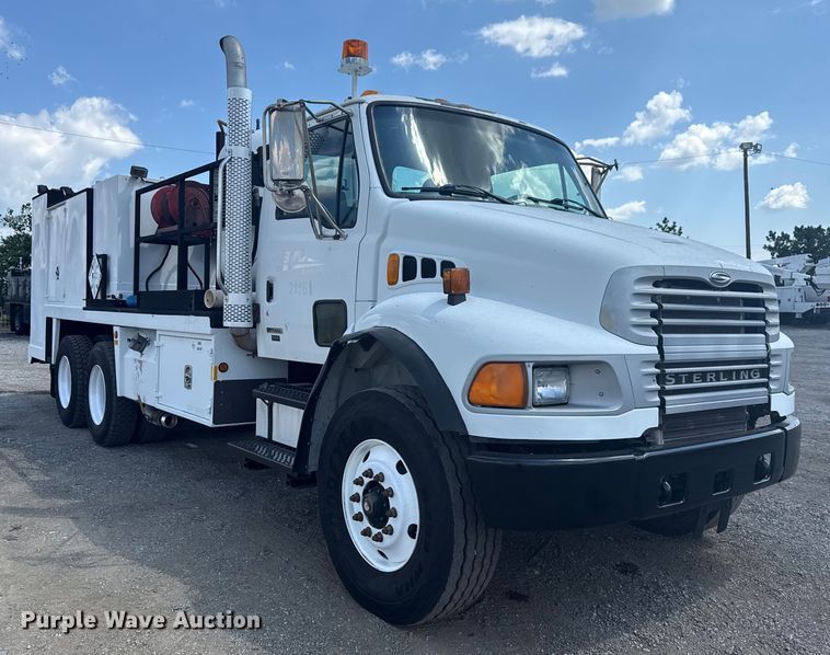 image for item NU9550 2007 Sterling Acterra lube truck