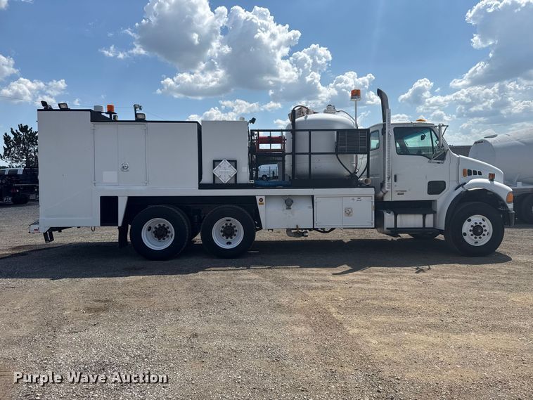 image for item NU9550 2007 Sterling Acterra lube truck