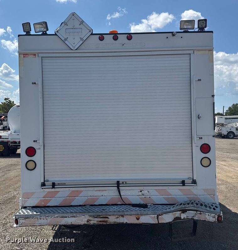 image for item NU9550 2007 Sterling Acterra lube truck