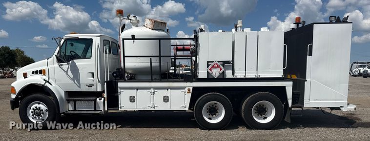 image for item NU9550 2007 Sterling Acterra lube truck