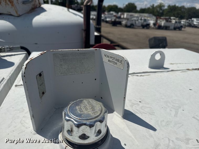 image for item NU9550 2007 Sterling Acterra lube truck