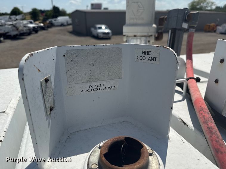 image for item NU9550 2007 Sterling Acterra lube truck