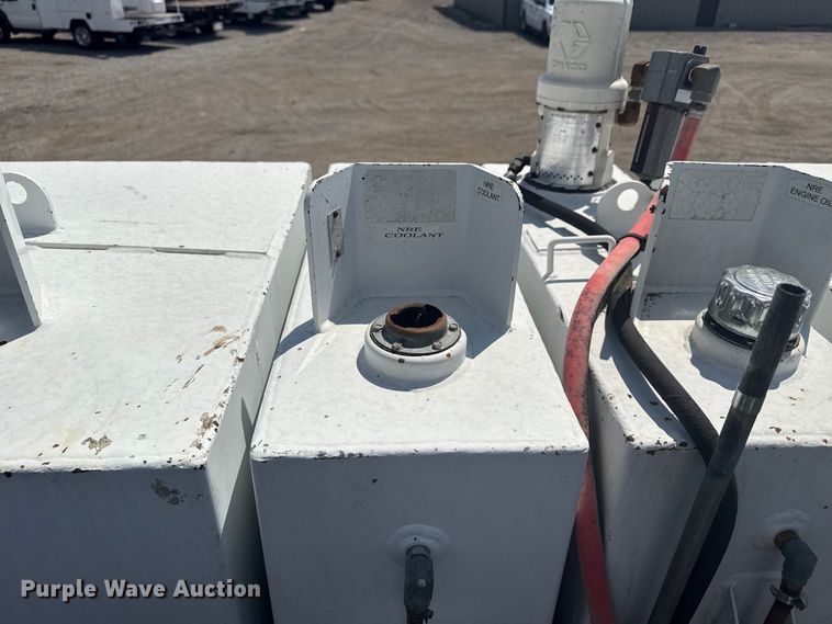 image for item NU9550 2007 Sterling Acterra lube truck