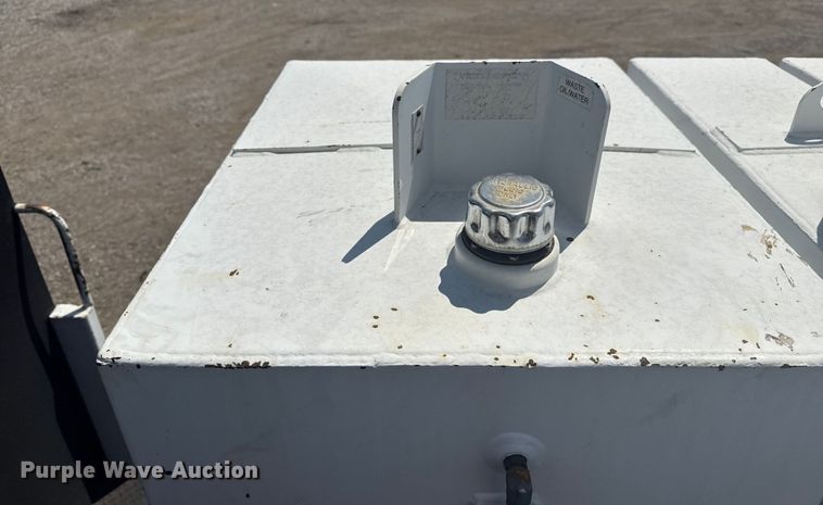 image for item NU9550 2007 Sterling Acterra lube truck