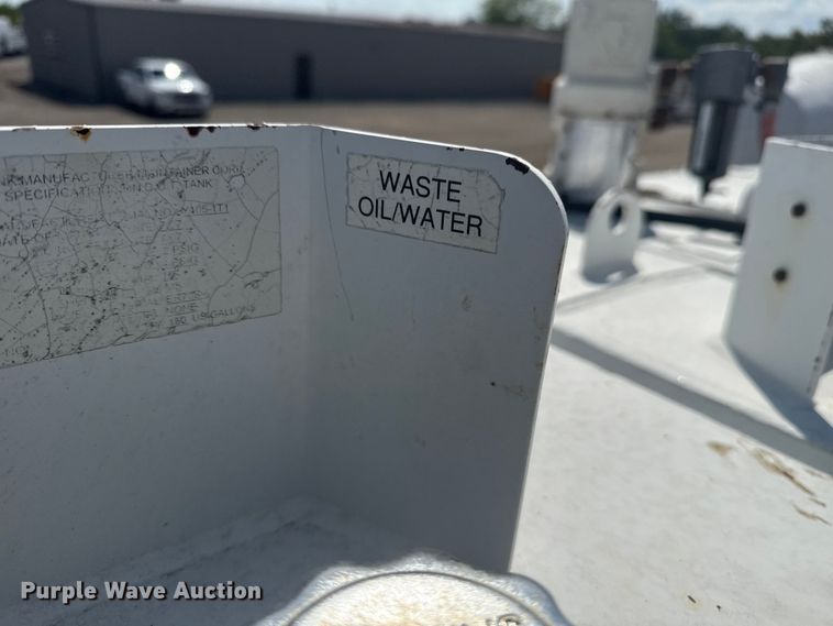 image for item NU9550 2007 Sterling Acterra lube truck