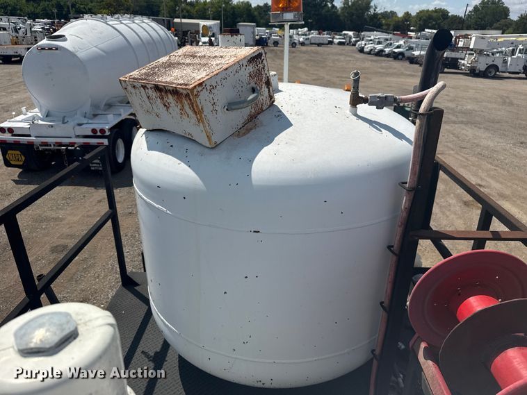 image for item NU9550 2007 Sterling Acterra lube truck