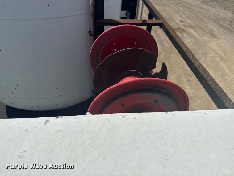 image for item NU9550 2007 Sterling Acterra lube truck