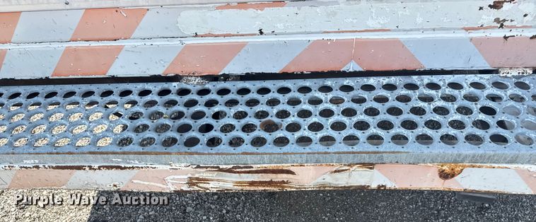 image for item NU9550 2007 Sterling Acterra lube truck