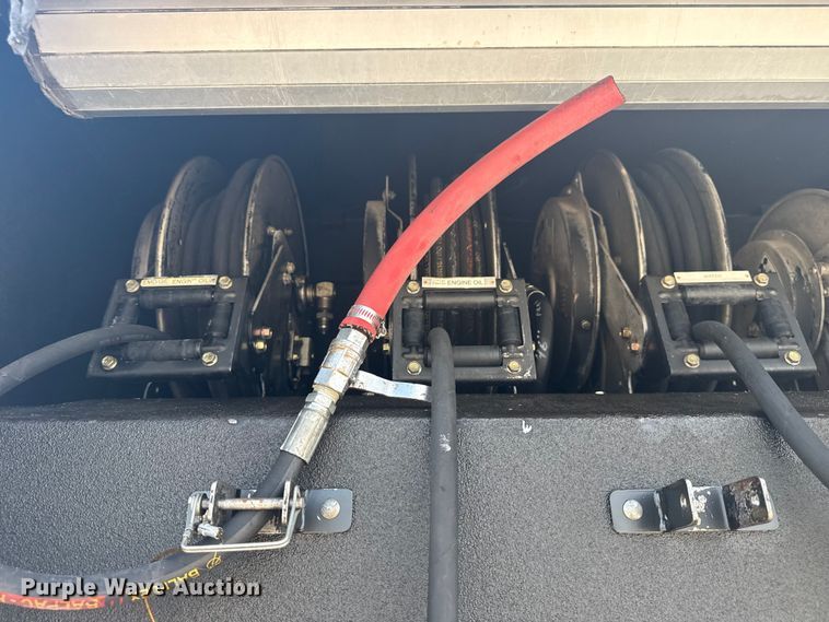 image for item NU9550 2007 Sterling Acterra lube truck