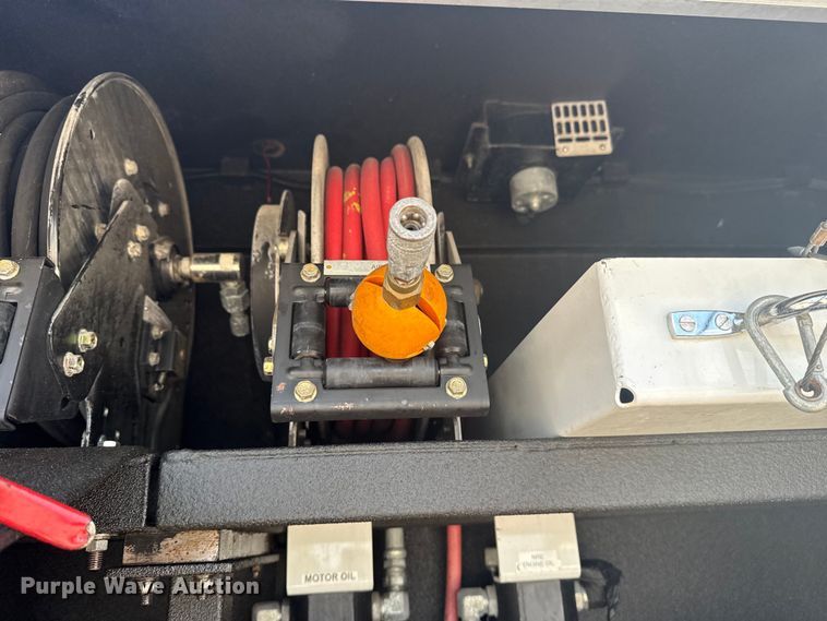 image for item NU9550 2007 Sterling Acterra lube truck