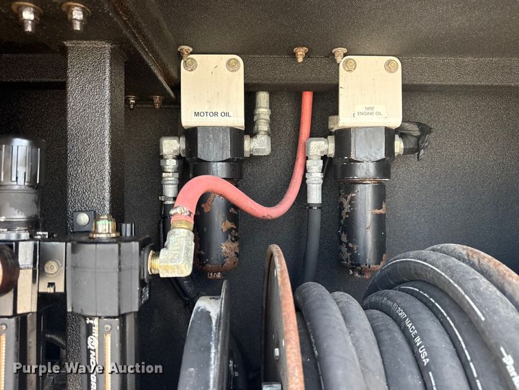 image for item NU9550 2007 Sterling Acterra lube truck