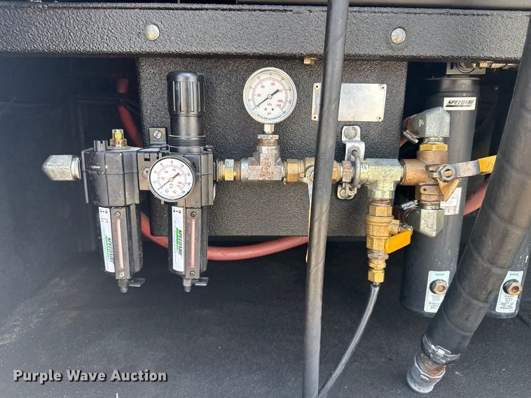 image for item NU9550 2007 Sterling Acterra lube truck