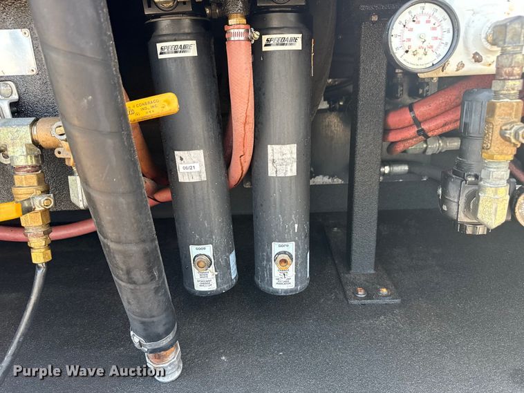 image for item NU9550 2007 Sterling Acterra lube truck