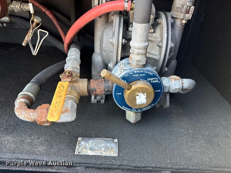 image for item NU9550 2007 Sterling Acterra lube truck