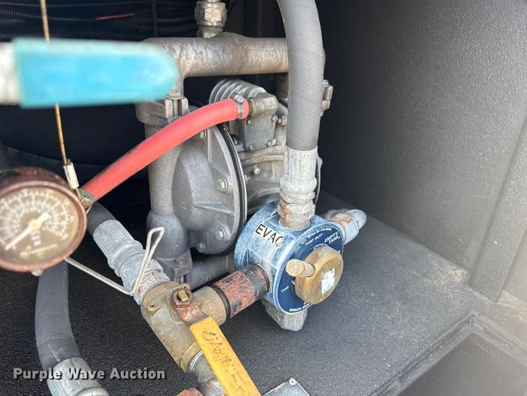 image for item NU9550 2007 Sterling Acterra lube truck