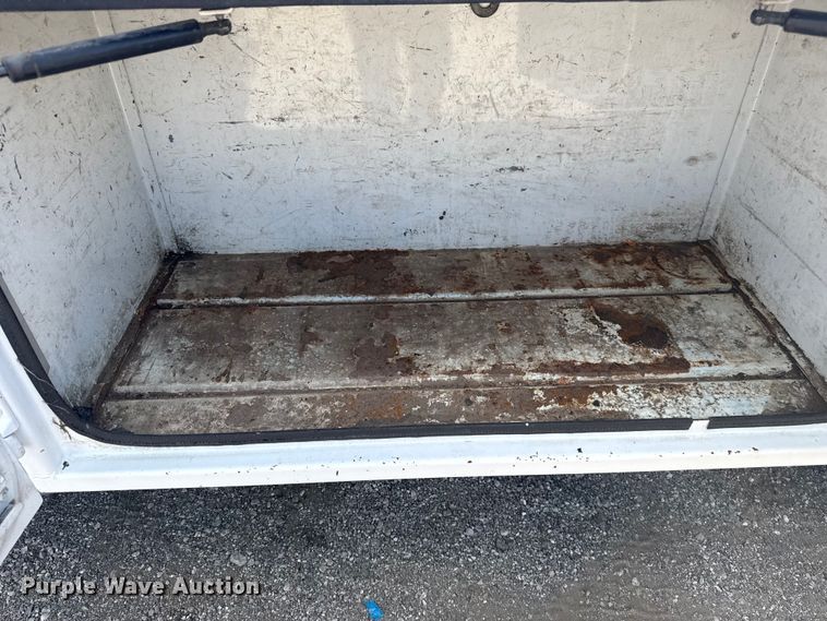 image for item NU9550 2007 Sterling Acterra lube truck