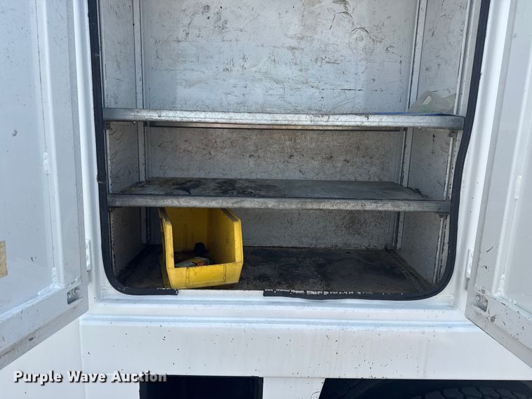 image for item NU9550 2007 Sterling Acterra lube truck