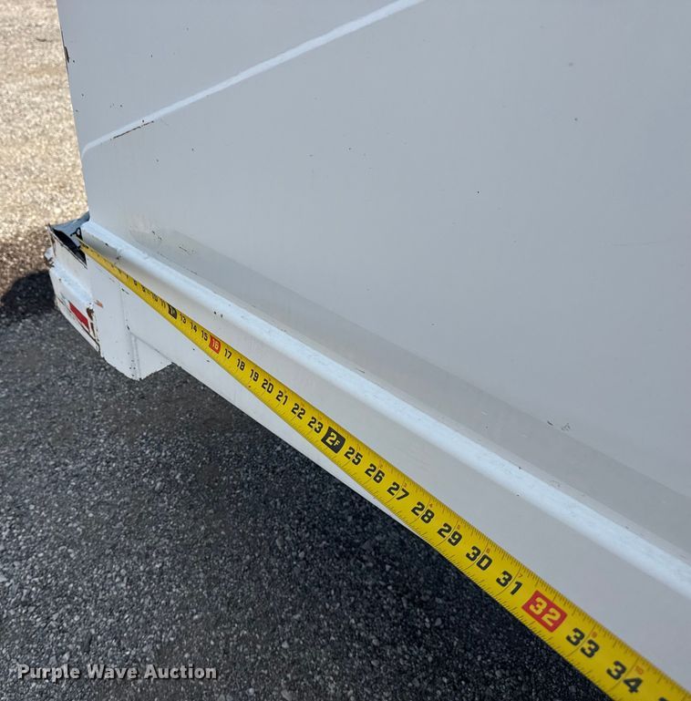 image for item NU9550 2007 Sterling Acterra lube truck