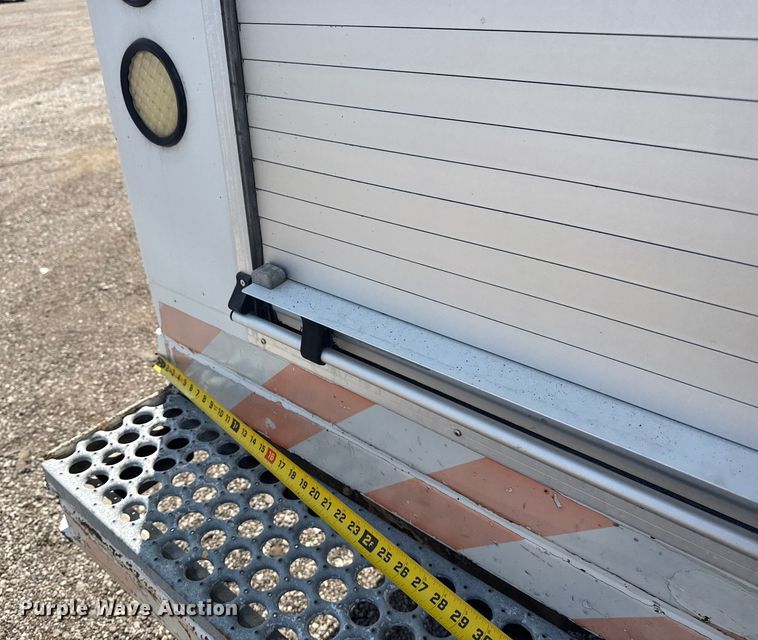 image for item NU9550 2007 Sterling Acterra lube truck