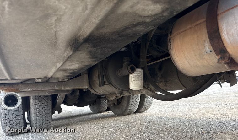 image for item NU9550 2007 Sterling Acterra lube truck