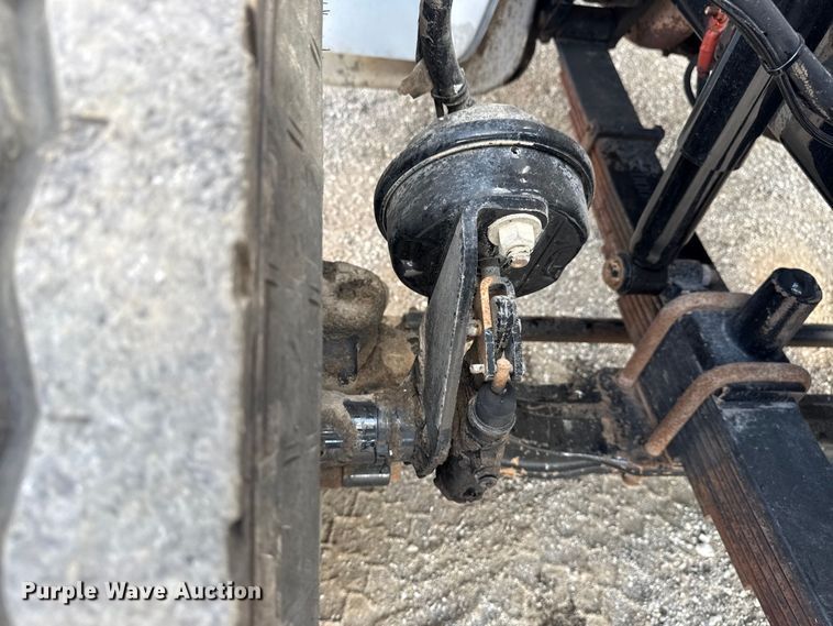 image for item NU9550 2007 Sterling Acterra lube truck