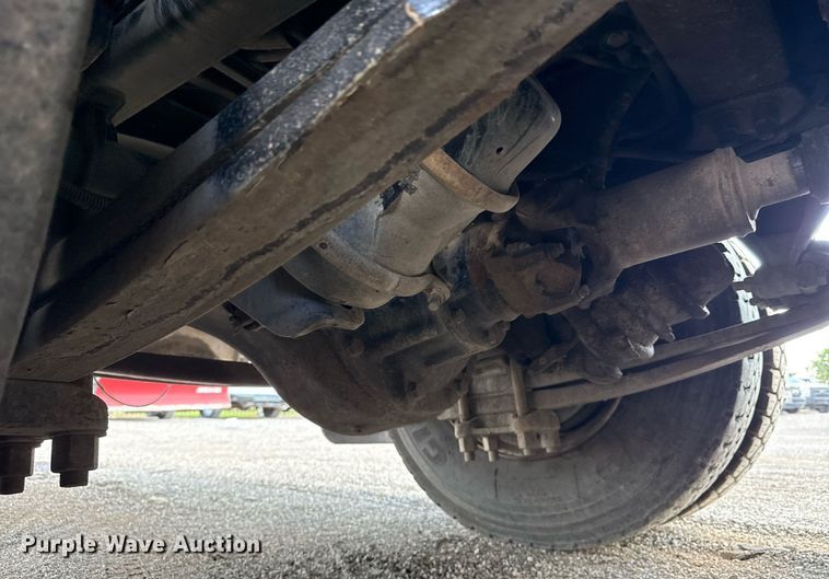 image for item NU9550 2007 Sterling Acterra lube truck