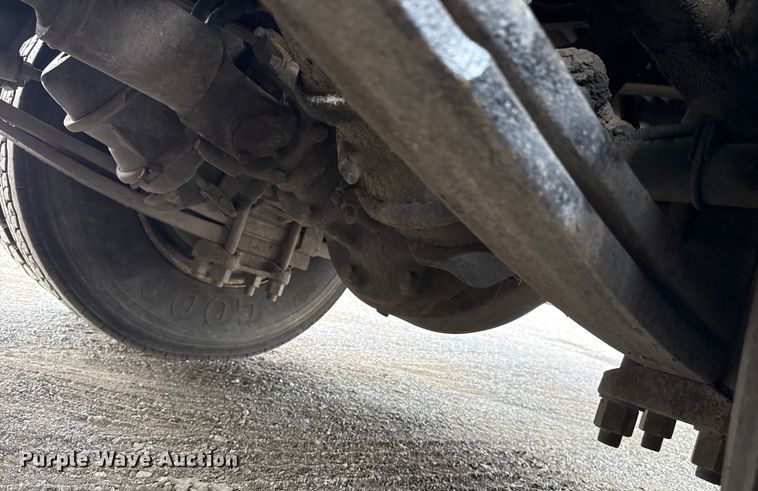 image for item NU9550 2007 Sterling Acterra lube truck