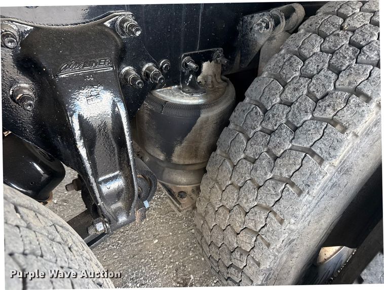 image for item NU9550 2007 Sterling Acterra lube truck