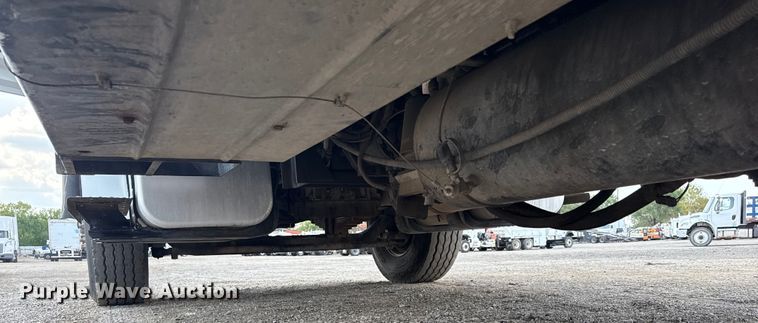 image for item NU9550 2007 Sterling Acterra lube truck