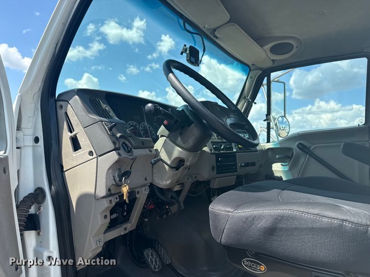 image for item NU9550 2007 Sterling Acterra lube truck