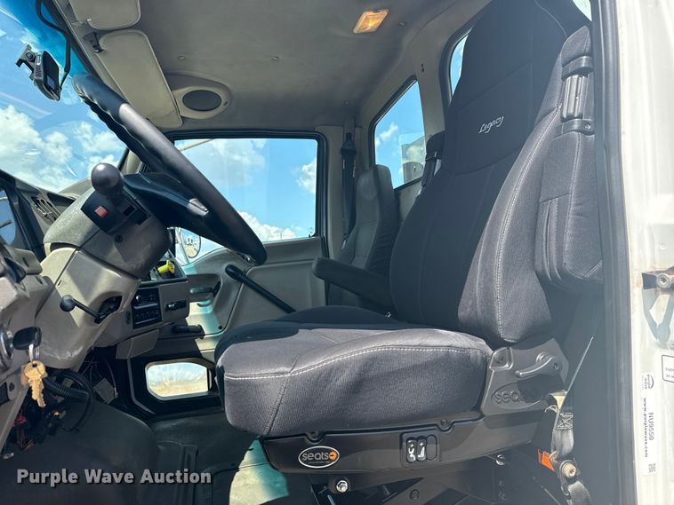 image for item NU9550 2007 Sterling Acterra lube truck