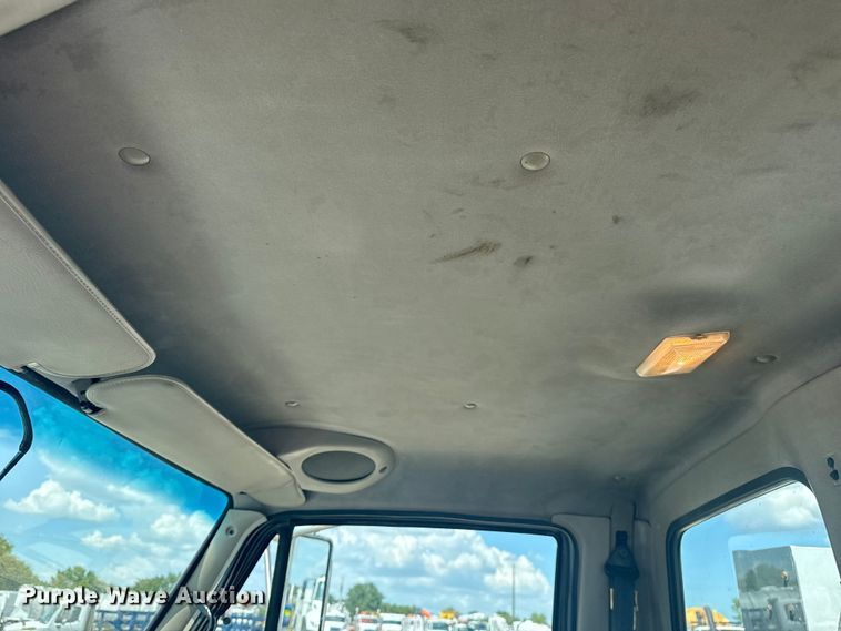 image for item NU9550 2007 Sterling Acterra lube truck