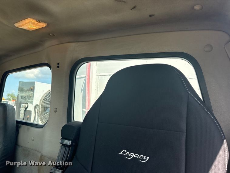 image for item NU9550 2007 Sterling Acterra lube truck