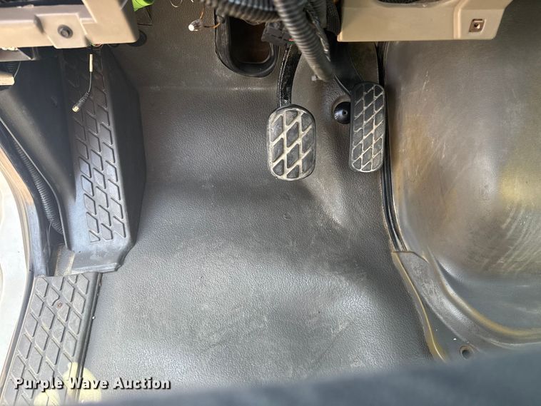 image for item NU9550 2007 Sterling Acterra lube truck